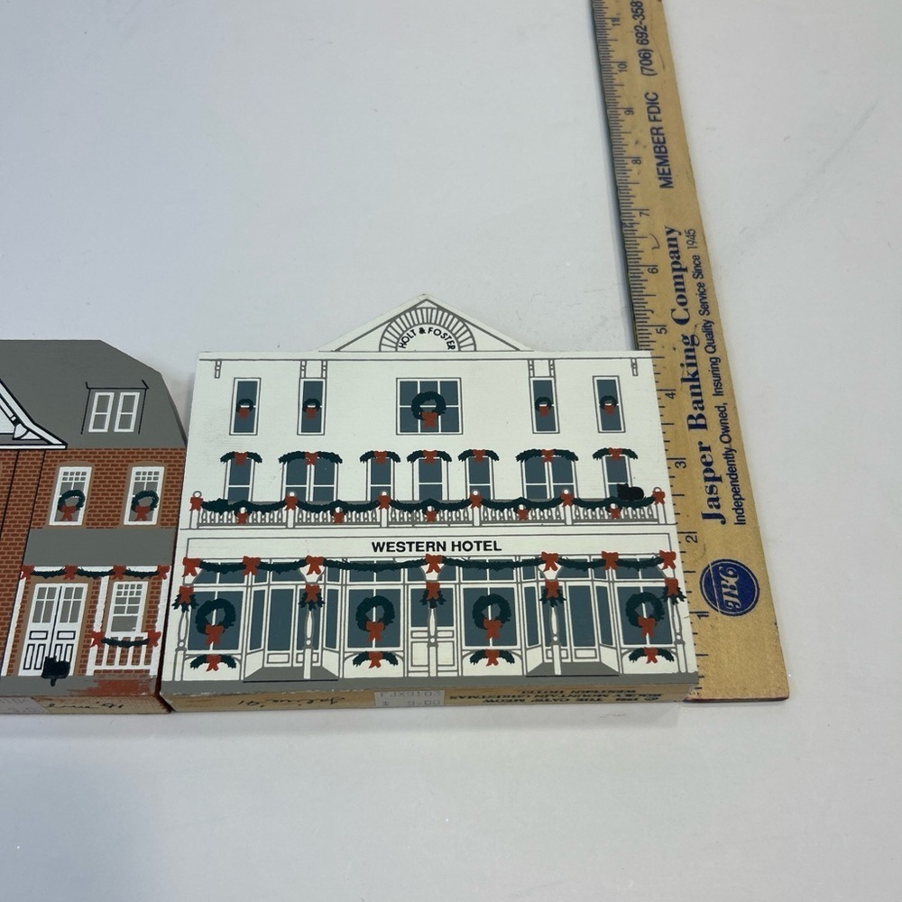 The Cats Meow Village (Lot of 2) Rocky Mountain Christmas Hotel Wheeler 1991 - Picture 8 of 8